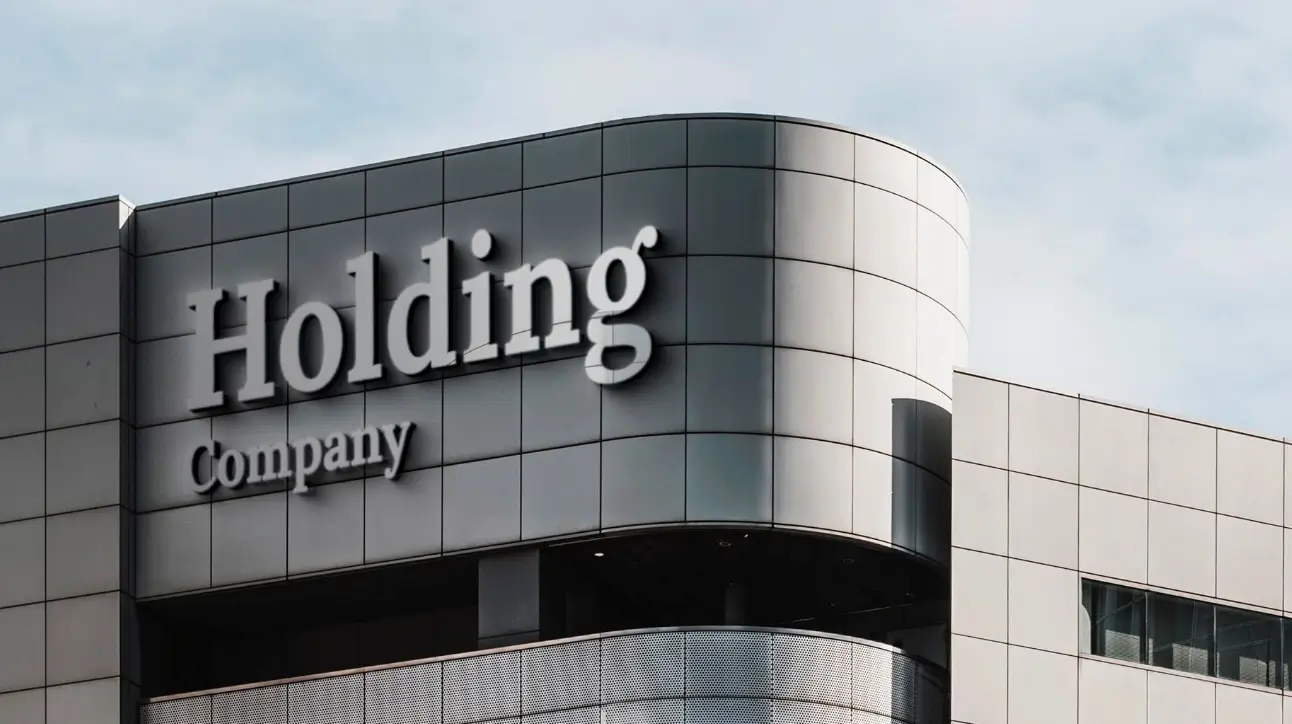 Marka ve İsim Hakkı: Şirket Devrinde Ticaret Unvanı Nasıl Korunur?